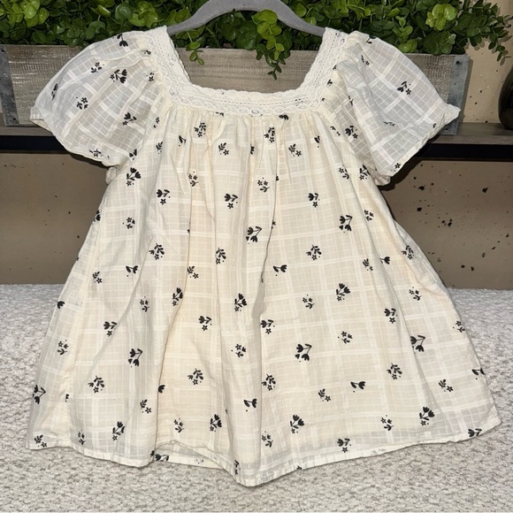 Cat & Jack Other - Cat & Jack Girls' Short-Sleeve A-line Ivory Blouse
